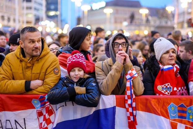 Zagreb: Počelo okupljanje građana za svečani doček rukometnih reprezentativaca nakon osvojene bronce na Europskom prvenstvu