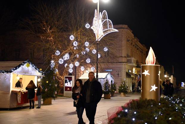 Slavonski Brod: Blagdanski ugođaj u središtu grada