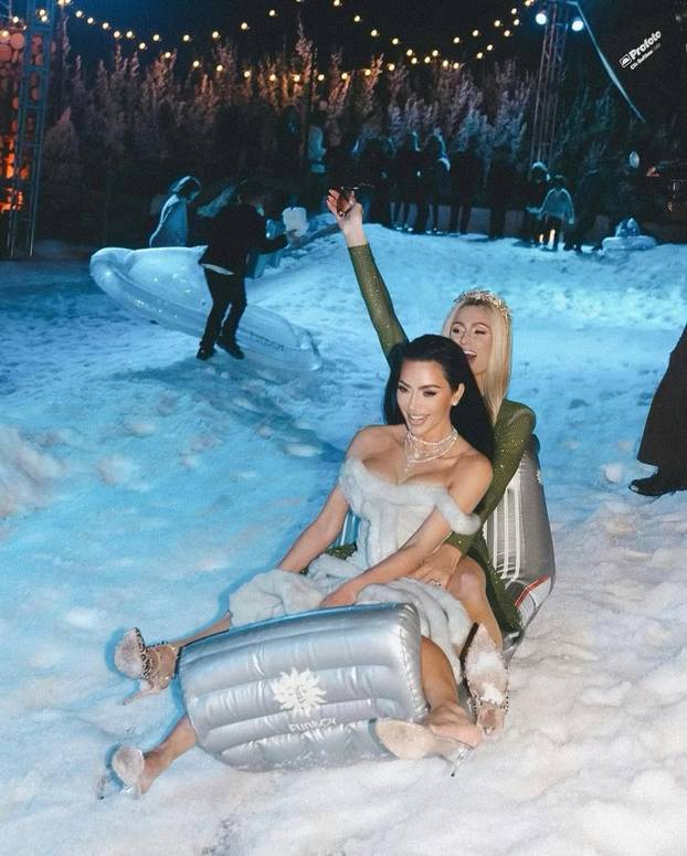 FOTO Kardashiani organiziraju najskuplji božićni party, a evo kako su se mijenjali kroz godine
