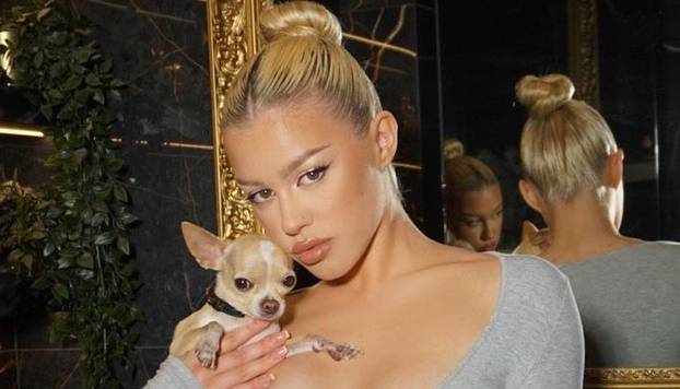 FOTO Atraktivna pjevačica preko noći nestala sa scene. Srpski nogometaš dao joj je ultimatum