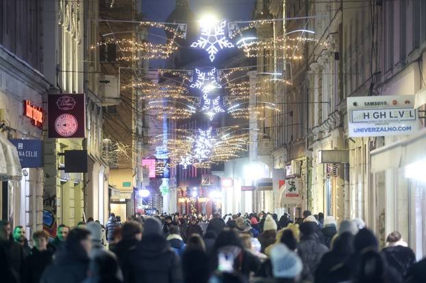 Veliki broj turista u centru Sarajeva