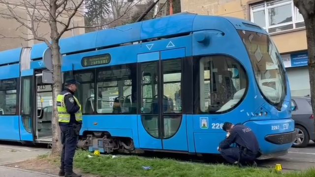 VIDEO Ovo je mjesto užasa u Zagrebu: 'Dečko je bio ispod, tramvaj su dizali vatrogasci'
