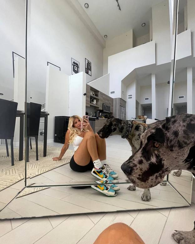 FOTO Ona je kubanska Pamela Anderson! Ashley  obožava mini kostime. Po cijeli dan je u njima