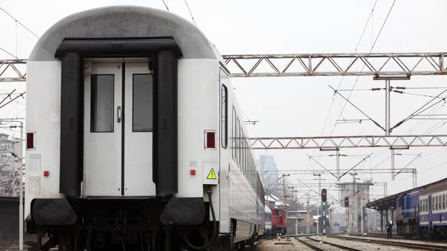 Kaos u Sloveniji: Vlakovi stoje jer su prometnici 'na gablecu'