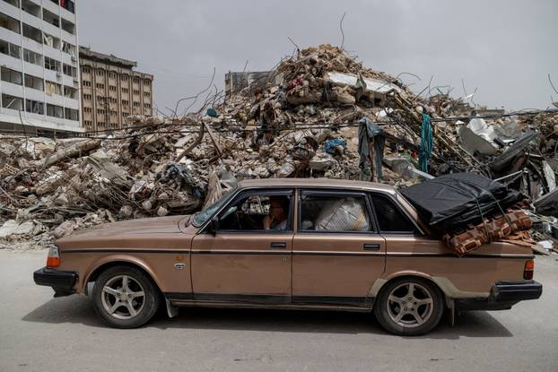 Displaced people return to their homes after a 10-day ceasefire between Lebanon and Israel went into effect.