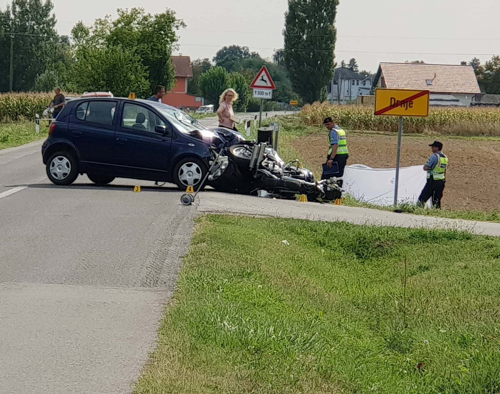 Motociklist kod Drnja naletio na auto: Nije mu bilo spasa...