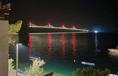 FOTO Zasvijetlio Pelješki most