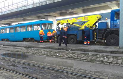 Tramvaj iskočio iz tračnica u Zapruđu, ozlijeđenih nije bilo