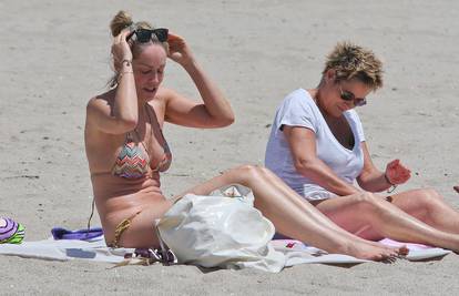 Sharon Stone (54) u bikiniju je pokazala da još dobro izgleda