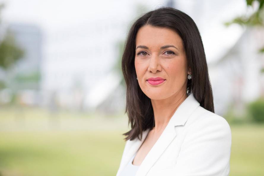 HRT-ova voditeljica o braku s bivšim nogometašem: 'Muž mi uvijek kaže da sam preblaga'