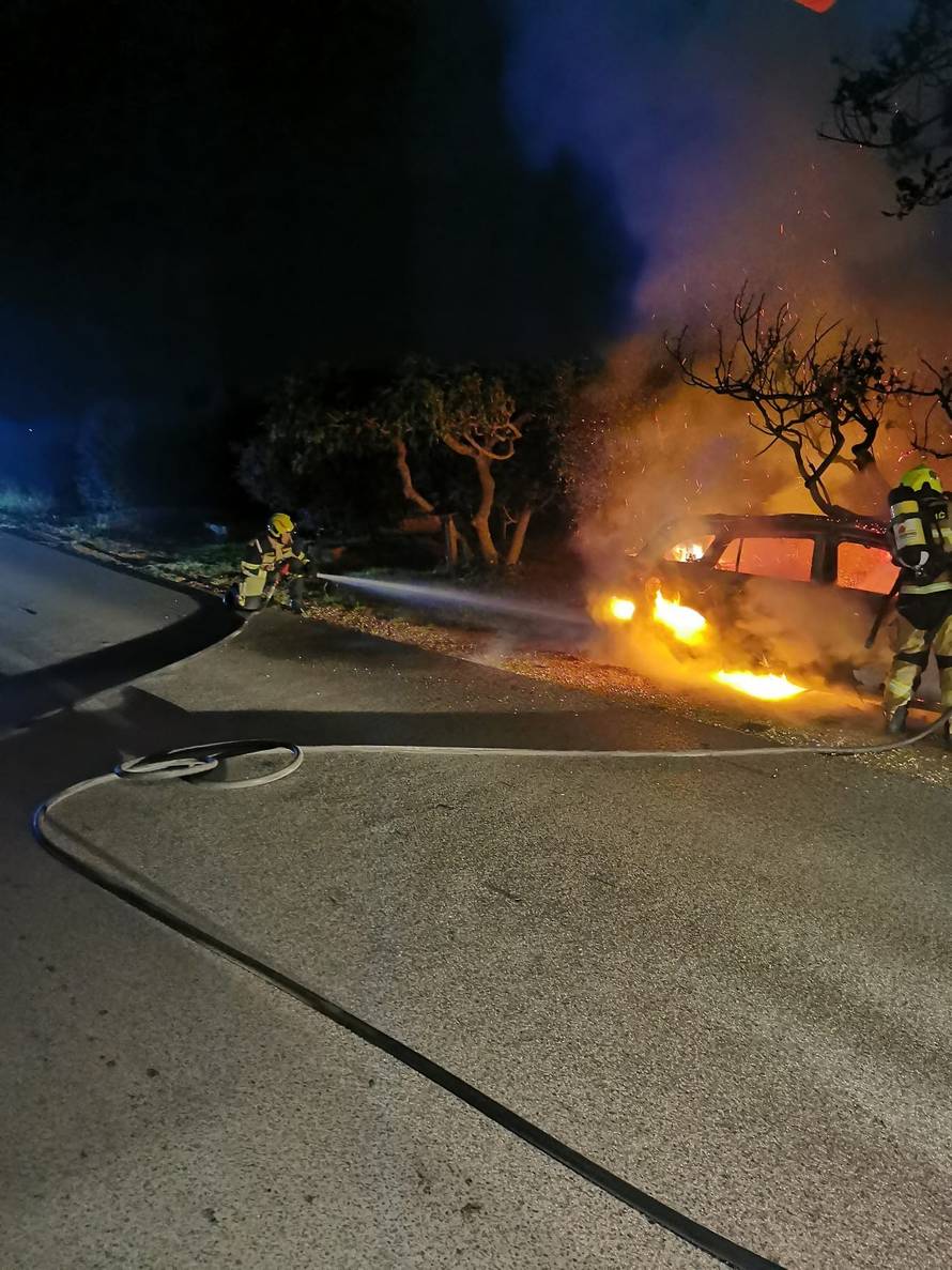Izgorio auto kod Metkovića