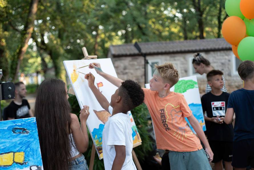 Studenac  poziva samohrane roditelje da prijave djecu na besplatno ljetovanje