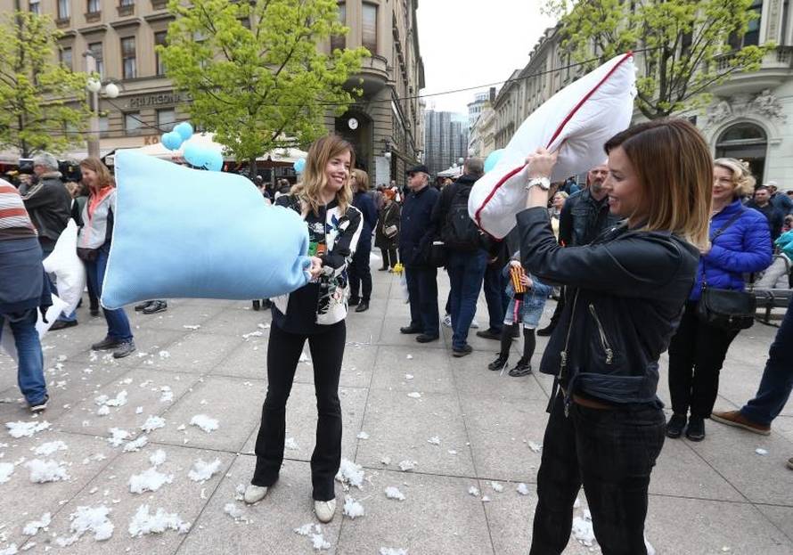 Dvjesto se ljudi potuklo usred Cvjetnog trga i to - jastucima