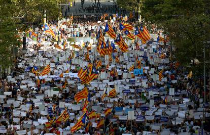 U Barceloni deseci tisuća na ulicama poručuju 'Ne bojim se'
