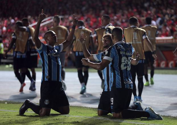 Copa Libertadores - Group E - America v Gremio
