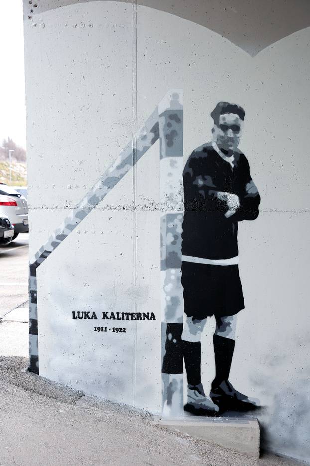Split: Ususret 114. rođendanU Hajduka na zgradi Sveučilišta naslikani su murali nogometaša