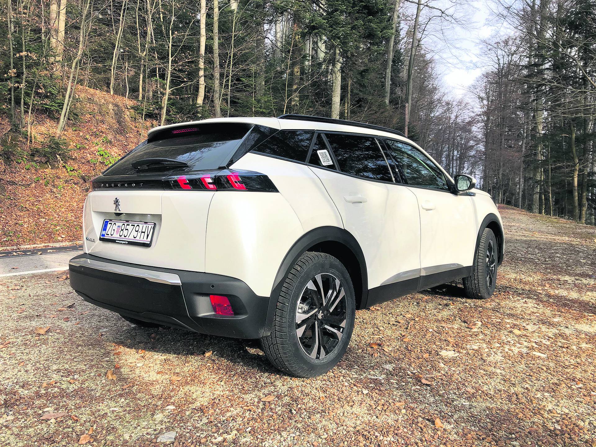 Električni Peugeot e-2008 je uglađen i jednostavan za vožnju