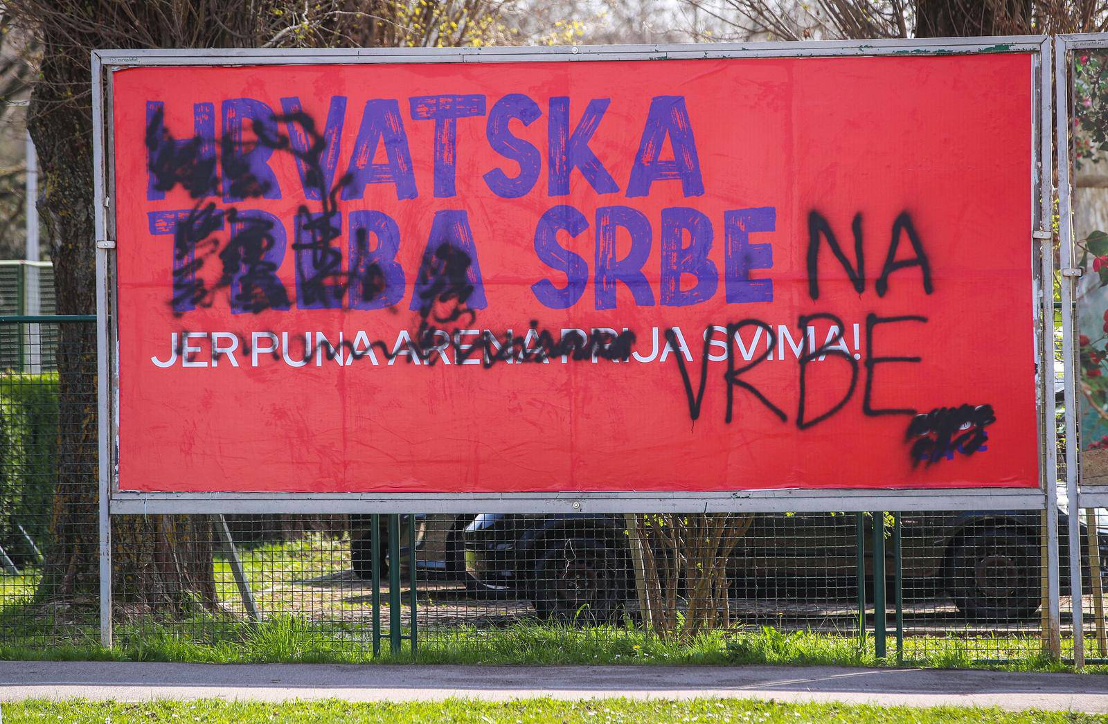 Zagreb: Uništen plakat SDSS-a