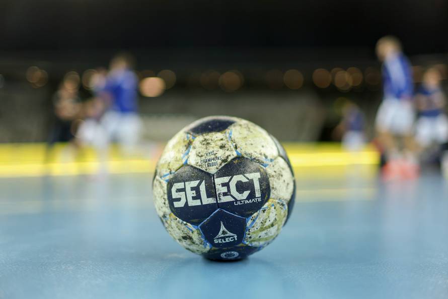 Zagreb: Zagrijavanje igrača uoči početka utakmice RK Zagreb i Paris Saint-Germain