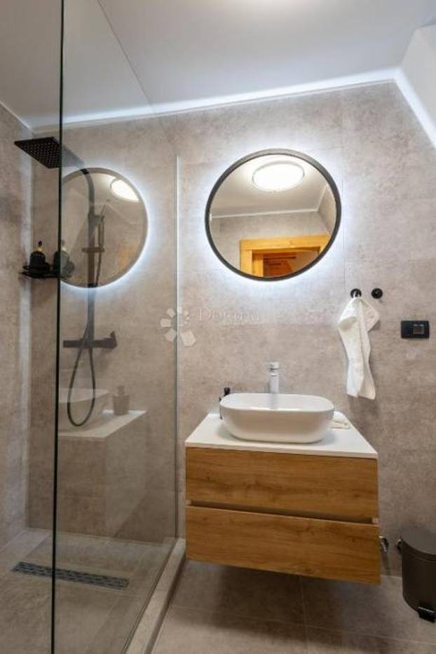 FOTO Ova vila na malom brežuljku u Delnicama nudi luksuz i užitke cijele godine