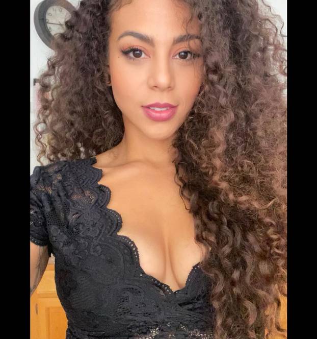 FOTO Ona je 'Bomba', doslovno. Nekad je najavljivala borbe pa promijenila posao. I voli kečera