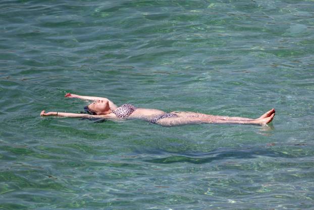 Dubrovnik: Turističke gužve u gradu i spas od vrućine u moru