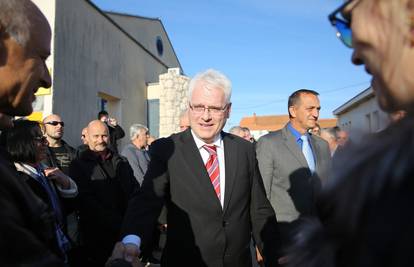 Josipović u Škabrnji: Drago mi je da su ovdje i branitelji