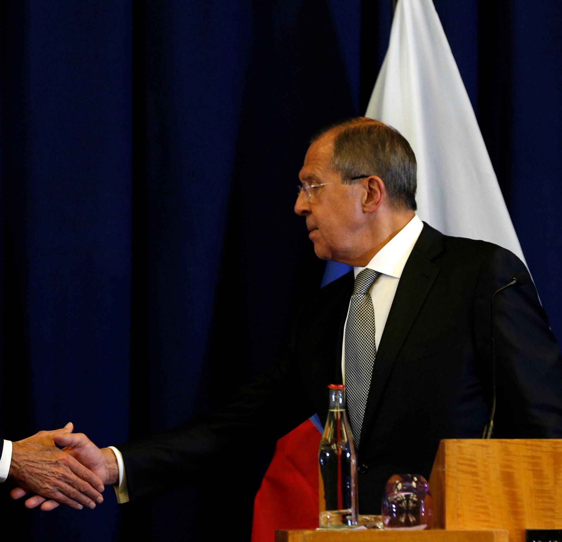 John Kerry and Russian Foreign Minister Sergei Lavrov hold a press conference in Geneva