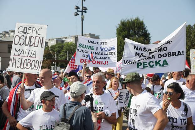 Zagreb: Okupljanje prosvjednika Hodaj za Liku, hodaj za Hrvatsku