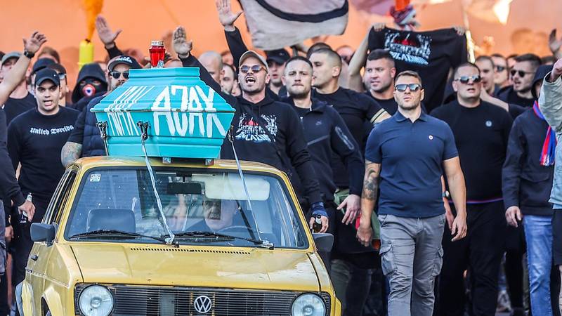 Odabrali su zlo jer im ono daje identitet, osjećaj pripadnosti i moći. A politika im daje podršku
