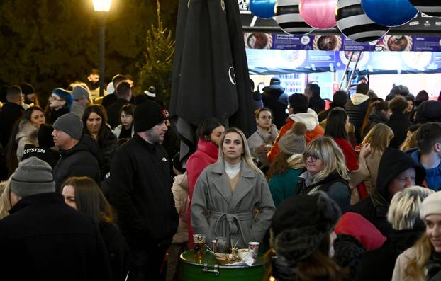 Zagreb: Advenstka ponuda na Strossmayerovom trgu Fuliranje
