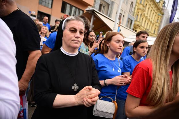 Zagreb: Dolazak hodočasnika Antunovskog hoda na Trg bana Josipa Jelačića