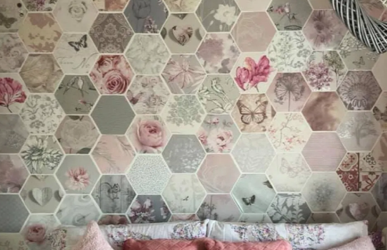 Uredila zidove u kući koristeći samo besplatne uzorke tapeta