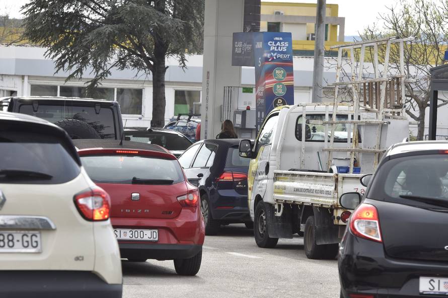 Šibenik: Gužve na benzinskim postajama zbog najavljenog poskupljenja