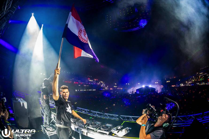 Bivša voditeljica 'Golih vijesti' pokazala je svoje strije na Ultri