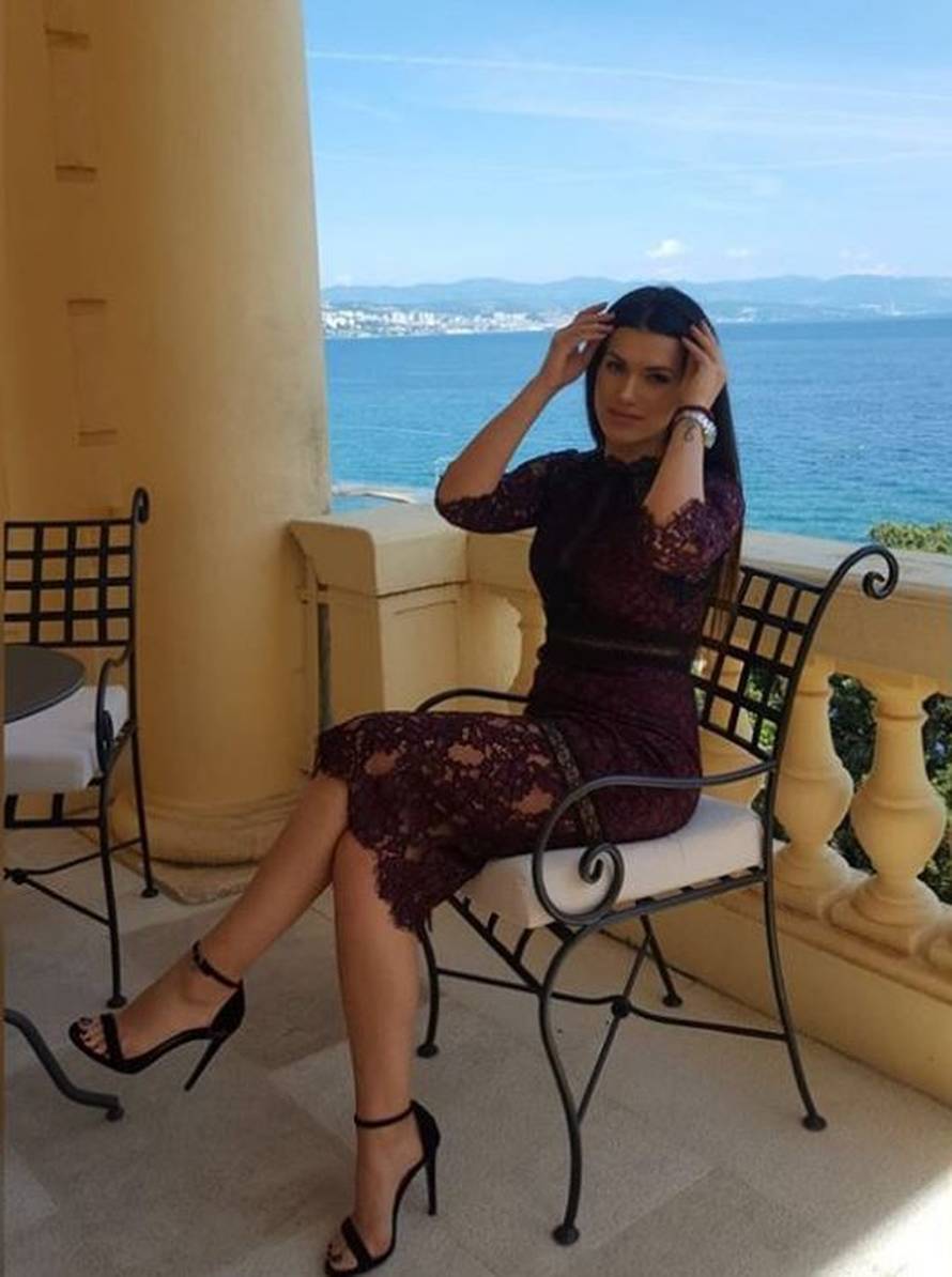 Djevojka golmana Subašića: Dragi, dođi mi što kasnije...