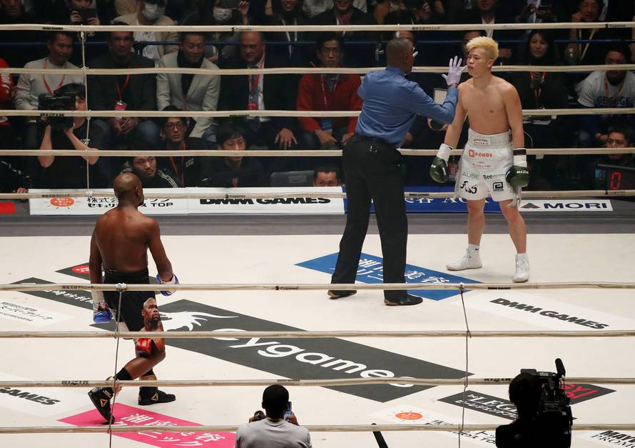 Floyd Mayweather v Tenshin Nasukawa