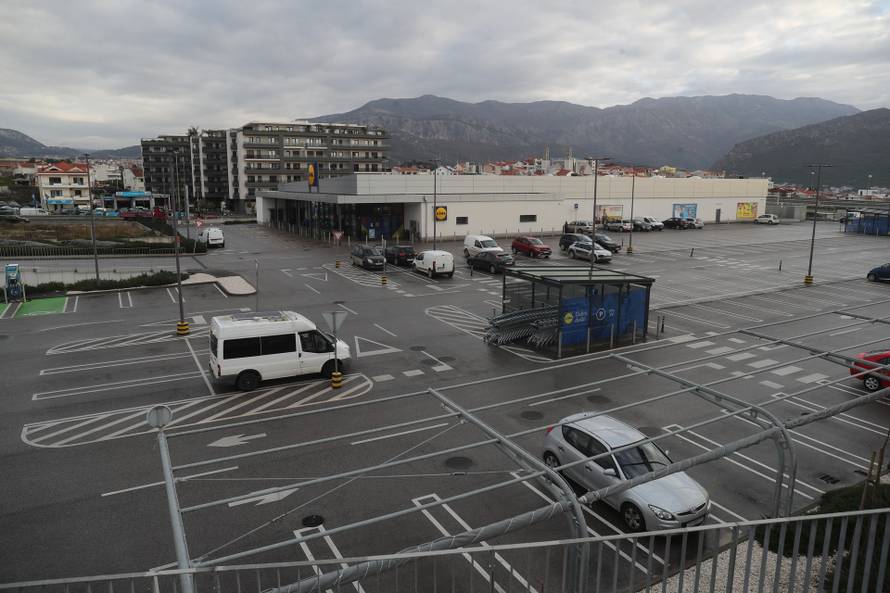 Split: Prazna parkirališta trgovačkih lanaca