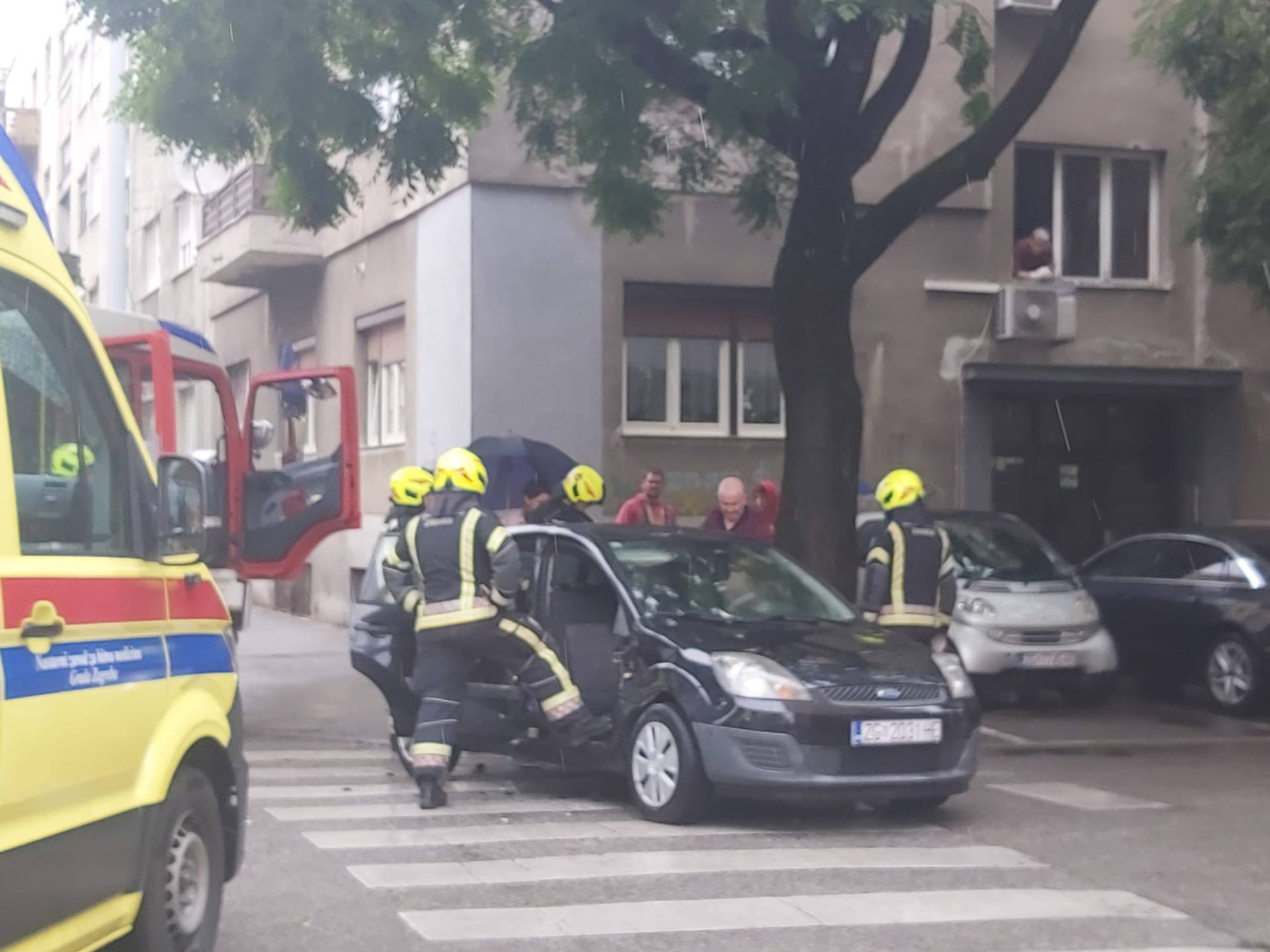 Sudar u Centru Zagreba, ženu iz automobila izvlačili vatrogasci