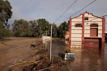 FOTO Katastrofalne poplave u Španjolskoj nakon obilnih kiša i tuče. Najmanje pet ljudi nestalo