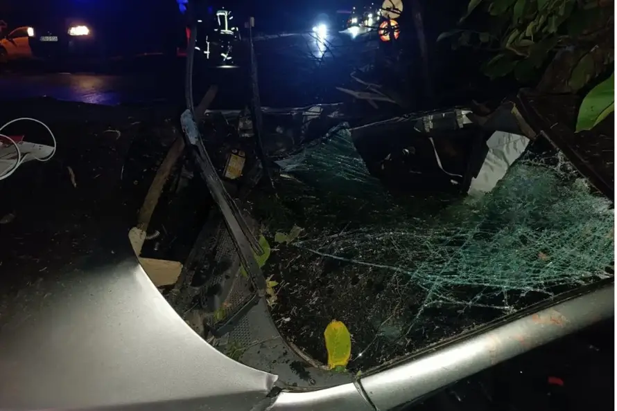 UŽAS KOD MOSTARA Djevojka (16) poginula u teškoj nesreći, automobil je potpuno uništen