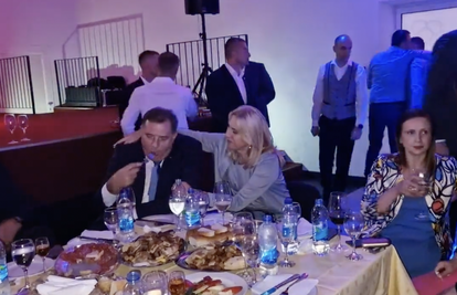 VIDEO Cvijanović tješi Dodika, društvene mreže ih sprdaju: 'Jedi, medo, ljubavi moja'
