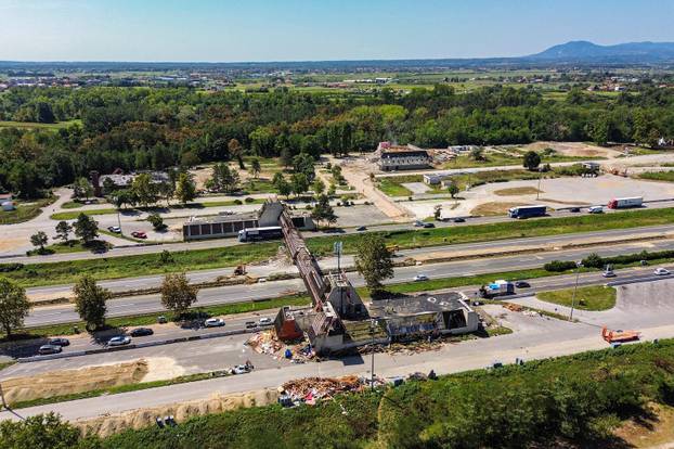 Zagreb: Snimke iz zraka rušenja starog Motela Plitvice na zagreba?koj obilaznici 