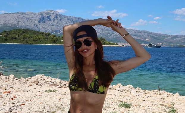 FOTO Severinina vruća ljetna izdanja: Voli tangice i badiće...