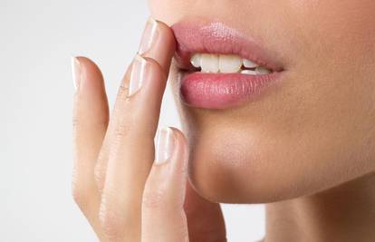 Super trik kako da vam usne izgledaju veće, punije i sjajnije