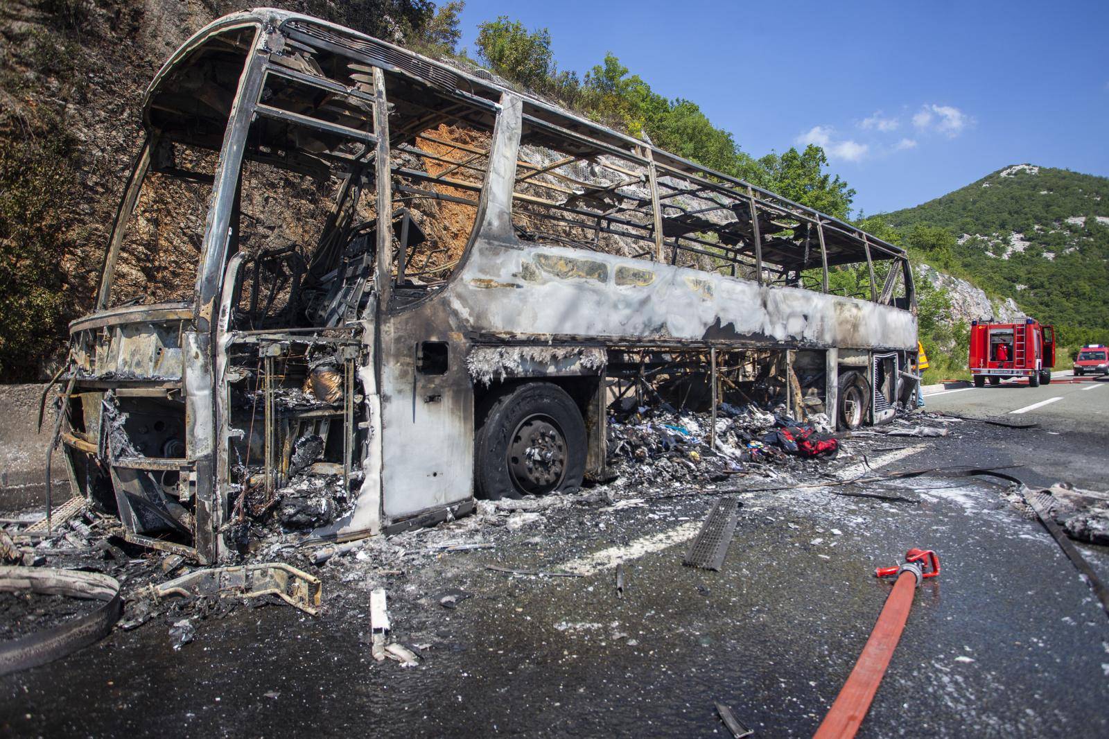 Na autocesti kod Rijeke u potpunosti izgorio autobus