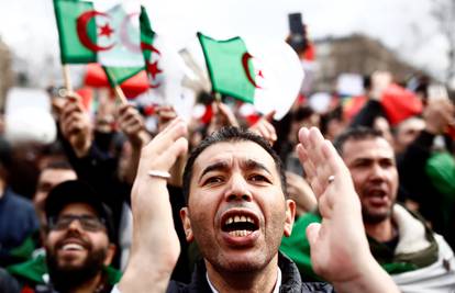 Tisuće prosvjednika na ulicama protiv  alžirskog predsjednika