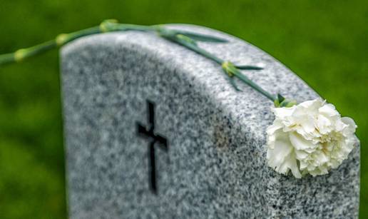 Bonton na sprovodu: Ne dijelite savjete i poka&zcaron;ite svoje emocije