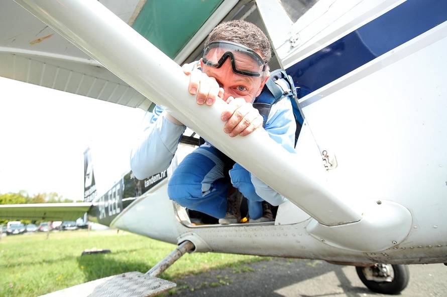 Šebalj skočio iz aviona: Koji stres, koji adrenalin! Ali ipak, ljubim zemlju po kojoj hodam