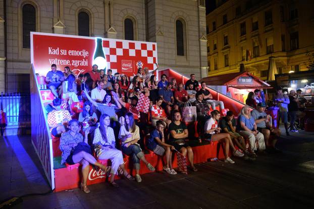 Zagreb: Navijači na Cvjetnom trgu 